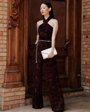 Halter Dentelle Rouge Combinaison de Christine Kong sur l'Instagram account @dailykongfidence