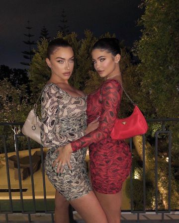 I.AM. GIA Colette Vestido de manga larga de Anastasia Karanikolaou en la cuenta de Instagram @stassiebaby 1 de enero de 2020