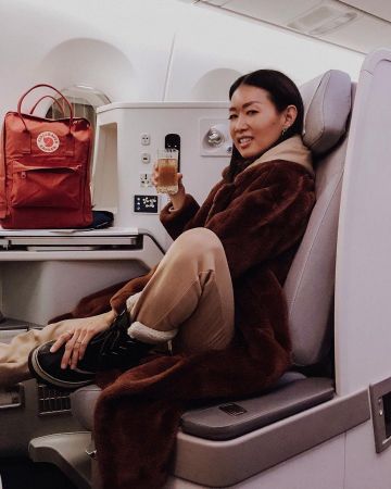 Beige pantalon en Molleton de Christine Kong sur l'Instagram account @dailykongfidence