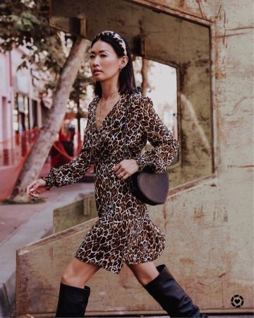 Bal­boa Hoop Drop Ear­rings of Christine Kong on the Instagram account @dailykongfidence