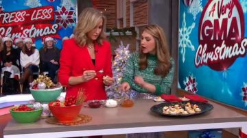 ALC Hendrick Red Blazer usado por Lara Spencer en Good Morning America 25 de diciembre de 2019