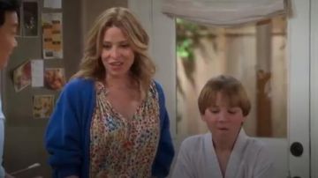 White floral-print mock-neck button-front 3/4-sleeve top worn by Jennifer Cooper (Jolie Jenkins) in Alexa & Katie Season 3 Episode 1