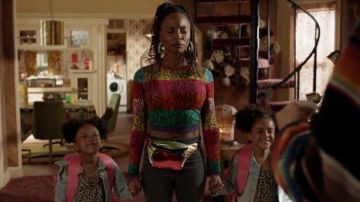 Rouge & Or Zip Métallique Bum Bag porté par Veronica Fisher (Shanola Hampton) dans Shameless Saison 10 Épisode 8