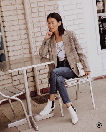 Leather Cross­body Bag of Christine Kong on the Instagram account @dailykongfidence