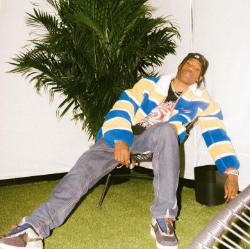 La chaqueta Marni a rayas que lució Travis Scott en su cuenta de Instagram @travisscott