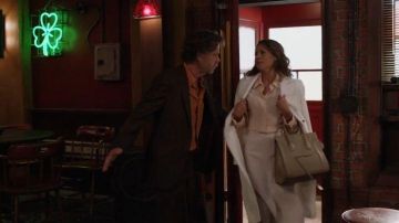 Celine Sac à Bagages portés par Faye(Elizabeth Rodriguez) dans Shameless Saison 10 Épisode 8