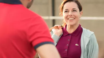 Lacoste polo bordeaux red Catherine Guerin (Laure Calamy) in A Beautiful team