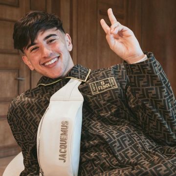 Le sac banane blanc Jacquemus de Just Riadh sur son compte Instagram @justriadh