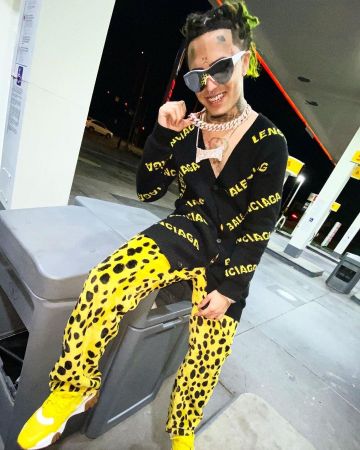 El chaleco negro de Lil Pump con guión amarillo de Balenciaga en su cuenta de Instagram @lilpump