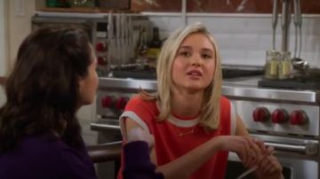 Gold Double star necklace worn by Katie Cooper (Isabel May) in Alexa & Katie Season 3 Episode 2