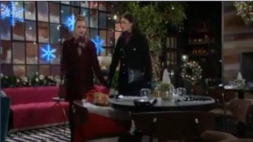 Topshop Faux Fur Collar Coat usado por Tessa Porter (Cait Fairbanks) como se ve en The Young and the Restless 30 de diciembre de 2019