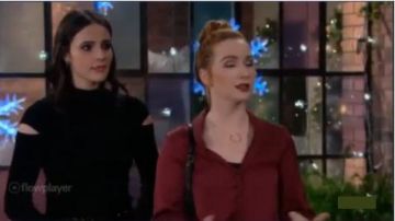 Topshop Cravate de Taille Haut de Satin porté par Mariah Copeland (Camryn Grimes) comme on le voit sur les Jeunes et Les Agités le 31 décembre 2019