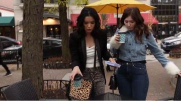 Zebra Print Jeans usados por Megan en Shameless Temporada 10 Episodio 8