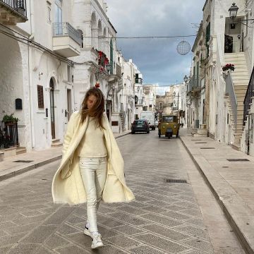 Isabel Marant Faby Manteau Écru porté par Anna Dello Russo, Cisternino, Italie 2 janvier 2020