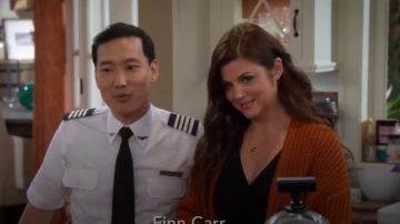 Gorjana Gold Compass Coin Necklace worn by Lori Mendoza (Tiffani Thiessen) in Alexa & Katie Season 3 Episode 3