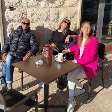 Alexander McQueen Oversized Sole Low Top Sneaker usado por Anna Dello Russo en History Vognola 31 de diciembre de 2019