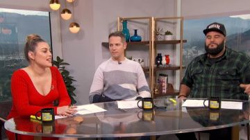 Reiss Col­or­block Crew­neck Sweater worn by Jason Kennedy on E! News December 31, 2019