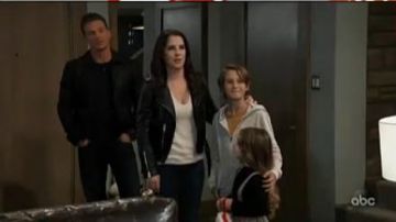 Allsaints Chaqueta de motociclista de cuero negro usada por Sam McCall (Kelly Monaco) como se ve en el Hospital General 28 de diciembre de 2019