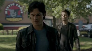 Veste en cuir noire de Damon Salvatore dans The Vampire Diaries