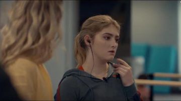 Crop Hood­ie worn by Serena Baker (Willow Shields) in Spinning Out Season 1 Episode 5