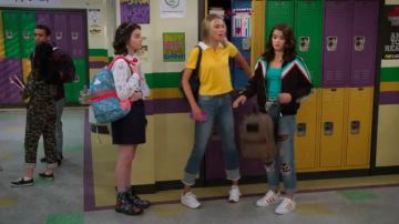 White Su­per­star Sneak­ers worn by Alexa Mendoza (Paris Berelc) in Alexa & Katie Season 3 Episode 7