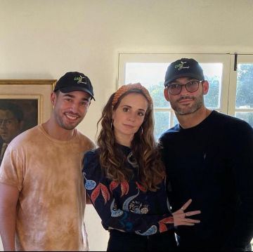 Le sweatshirt noir porté par Tom Ellis sur le compte Instagram de @officialtomellis