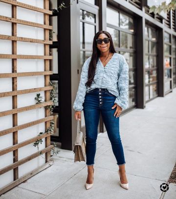 Long sleeve tex­tured top of Stephanie Taylor Jackson on the Instagram account @stephtaylorjackson