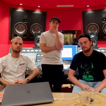 T-shirt NASA  porté par Sqeezie  sur le compte Instagram de @xsqueezie 