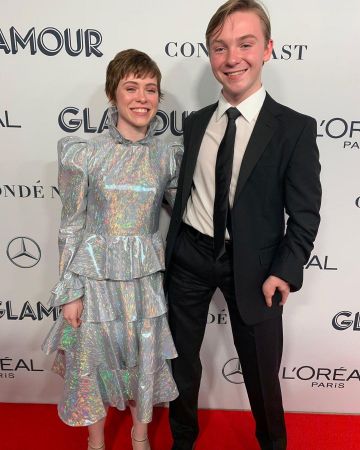 BATSHEVA Vestido midi plateado usado por Sophia Lillis en la cuenta de Instagram @sophialillis
