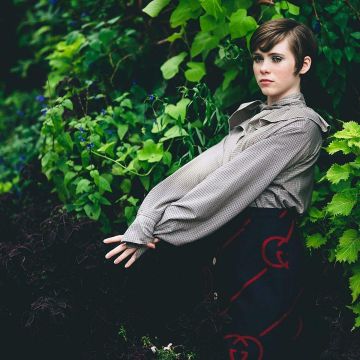 Falda con el logotipo de Gucci usada por Sophia Lillis en la cuenta de Instagram @sophialillis