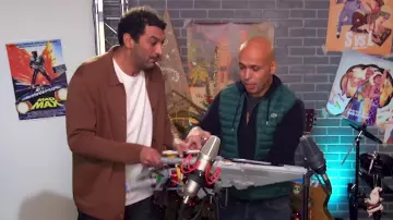 The surchemise brown worn by Ramzy Bedia in the YouTube video CONTEST STORIES, #7 vs ERIC & RAMZY