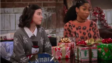 An­i­mal Print Sweater worn by Reagan (Iman Benson) in Alexa & Katie Season 3 Episode 5