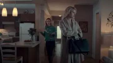 Abrigo de envoltura de lana usado por Mandy Davis (Sarah Wright) en Spinning Out Temporada 1 Episodio 6