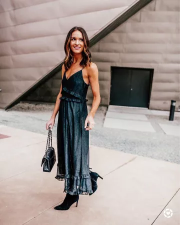 Sam Edelman Black Suede Boot de Lauren Kay en la cuenta de Instagram @laurenkaysims