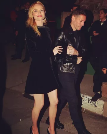 Saint Laurent Uptown Crocodile Effect Bolso clutch de cuero usado por Kate Bosworth Saint Laurent Pre Golden Globes Party 4 de enero de 2020