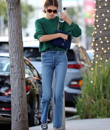 Re Fait de grande hauteur Moyenne Flare Jeans portés par Kaia Jordan Gerber Alfred Café du 3 janvier 2020