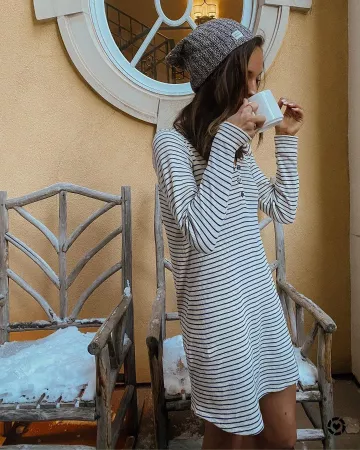 Madewell Stripe Sleep Dress usado por Lauren Kay en la cuenta de Instagram @laurenkaysims