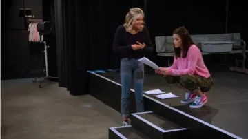 Vans Col­or-Block Sweater worn by Alexa Mendoza (Paris Berelc) in Alexa & Katie Season 3 Episode 6