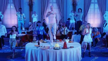 Débardeur rose de son nouveau single "Yummy" porté par Justin Bieber dans la vidéo YouTube de Justin Bieber - Yummy (Vidéo Officielle)