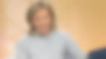 Pullover round neck 100% baby cashmere light grey by Claire Chazal in the Passage of the Arts 06.01.2020