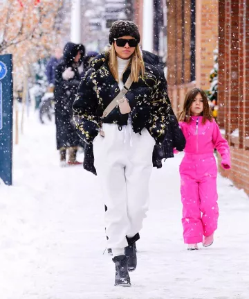 Botas chanel de nylon y cuero usadas por Sofia Richie Shopping en Aspen 1 de enero de 2020