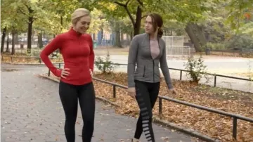 Leggins negros usados por Cara Bloom (Violett Beane) en God Friended Me Temporada 2 Episodio 11