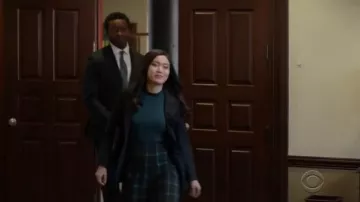 Noir de la Jambe de Pantalon, porté par la Joie (Jessica Lu) en Dieu demande d'ami Me Saison 2 Épisode 11