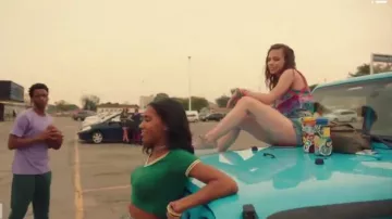 Pantalones cortos de gran altura usados por Beth Cassidy (Marlo Kelly) en Dare Me Temporada 1 Episodio 1