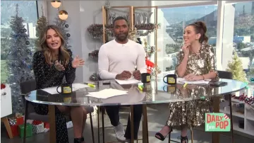 Cara Noire Ornée Asymétrique Robe portée par Erin Lim sur E! News Du 28 Décembre 2020