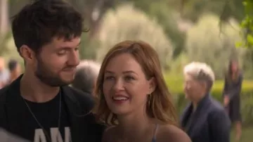 Pendientes Gold Drop usados por Candace Stone (Ambyr Childers) en YOU Temporada 2 Episodio 5