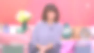Le Pull à capuche mérinos cachemire de Faustine Bollaert dans Ça commence aujourd'hui du 07/01/2019 (dispo en gris foncé)