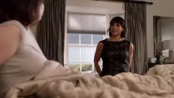 Mini A-Ligne de Robe portée par Claudia (Constance Zimmer) dans Shameless Saison 10 Épisode 9