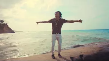 Jean's white Ozuna in Ozuna - Dile que Tu Me Quieres (Video Oficial) | Odisea