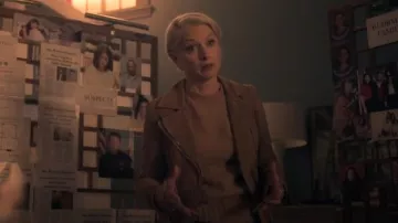 Tan Double Lapel Blazer worn by Noa Havilland (Katherine LaNasa) in Truth Be Told Season 1 Episode 7